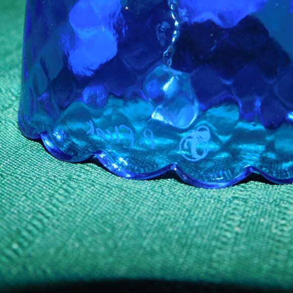 Signed Fenton glass blue bell mint condition with sticker - Picture 6 of 8